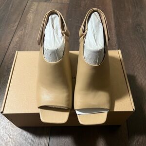 VINCE - Niara Cappuccino Block Heel Sandals